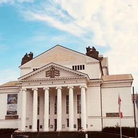 Hotell Goldener Hahn 2*