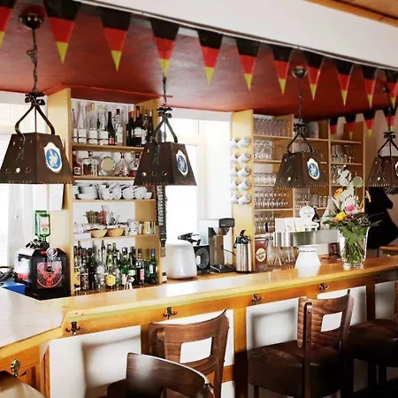 Hotell Goldener Hahn 2*