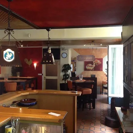 Hotell Goldener Hahn 2*