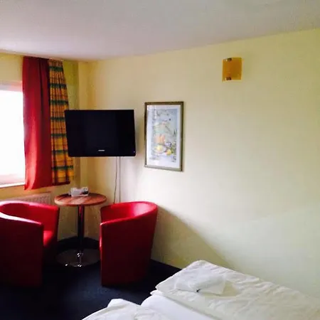 Hotel Goldener Hahn 2*